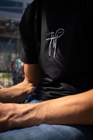 JIP BASIC SIGNATURE TEE BLACK